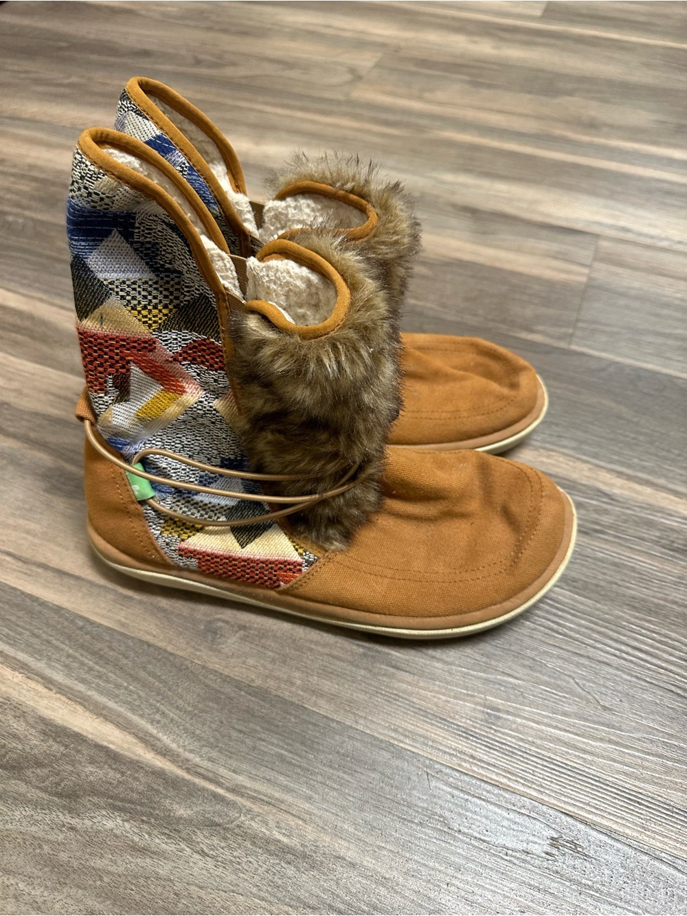 Sanuk Tripper Southwest Style Boots - Picture 3 of 10